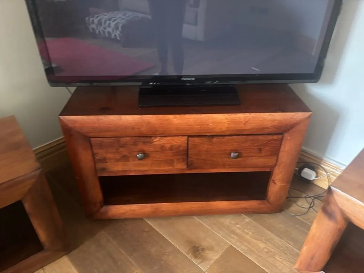 TV unit, lamp unit, photos cds etc - Image 4