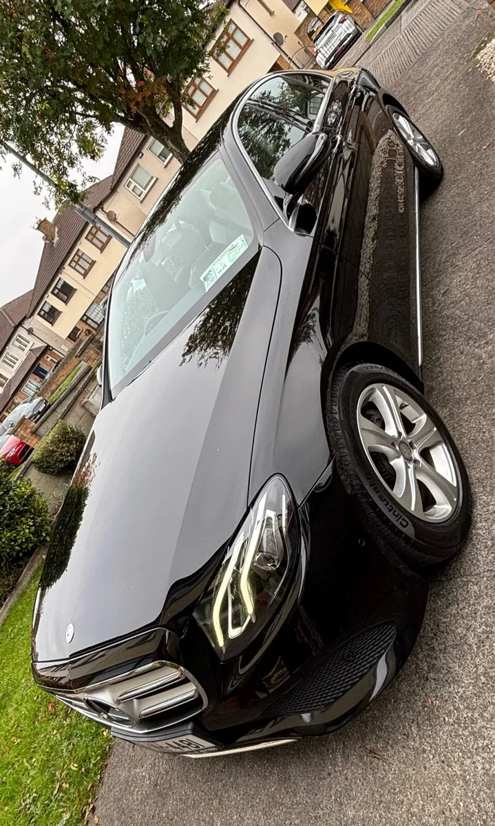 Mercedes E220 - Image 2
