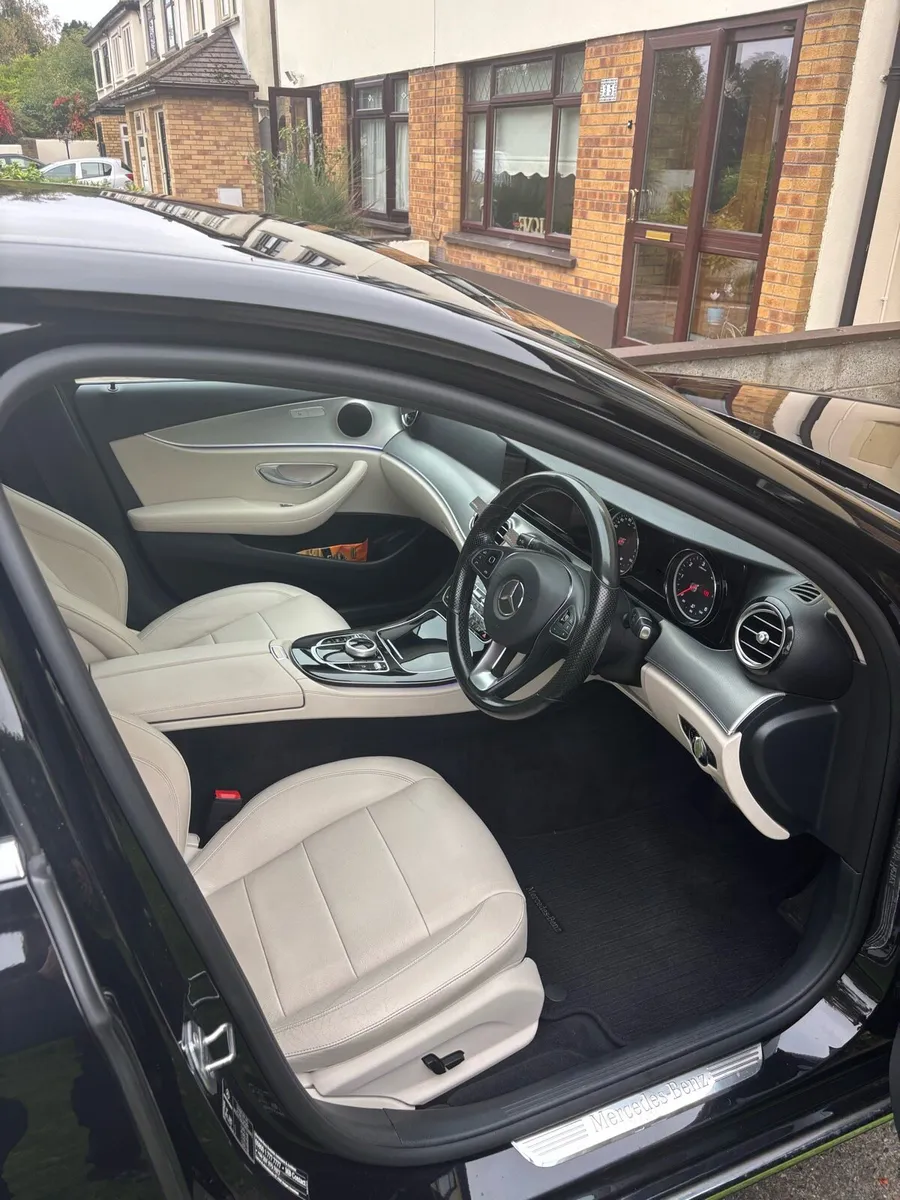 Mercedes E220 - Image 4