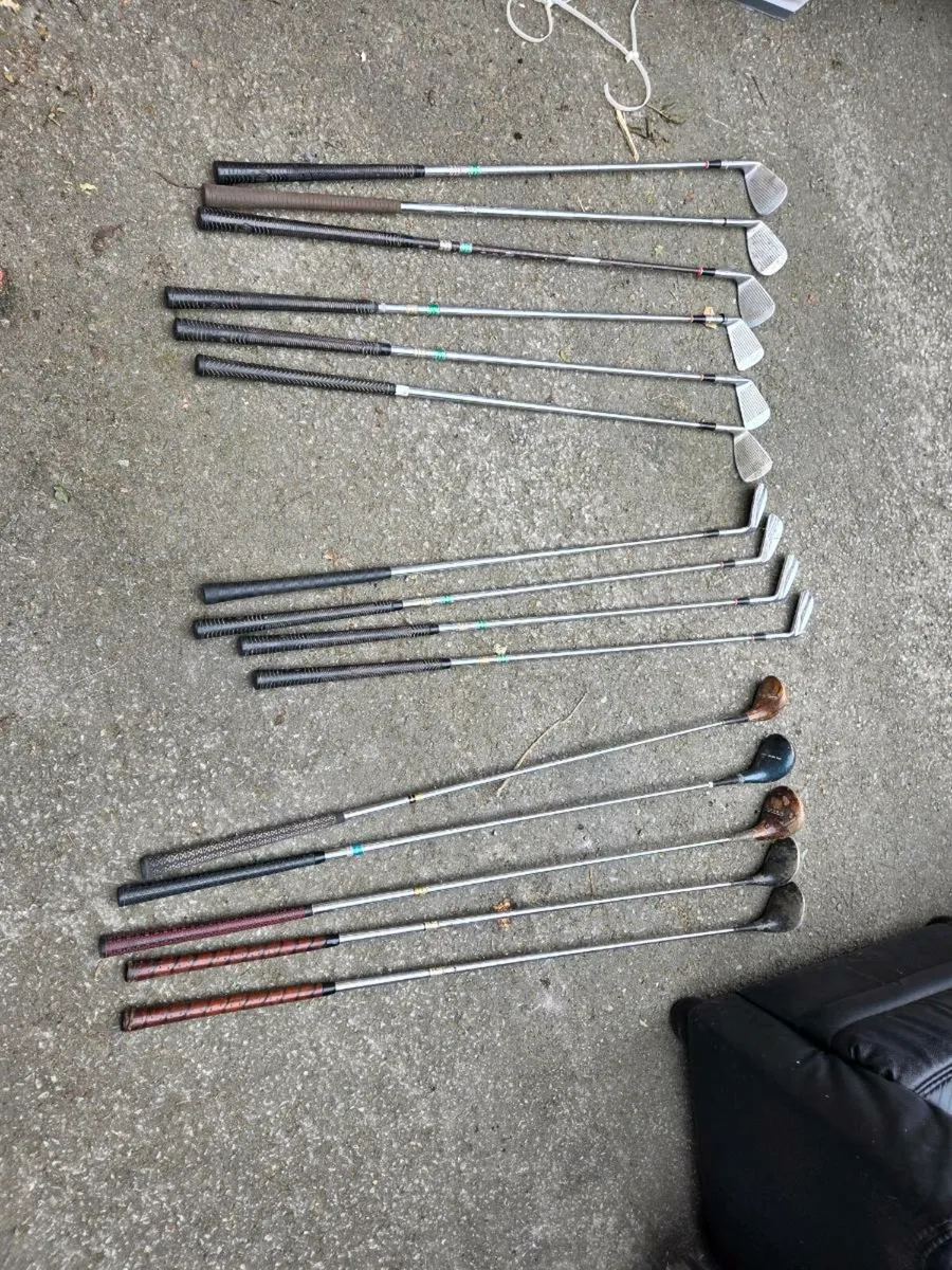 set of golf clubs - Image 1