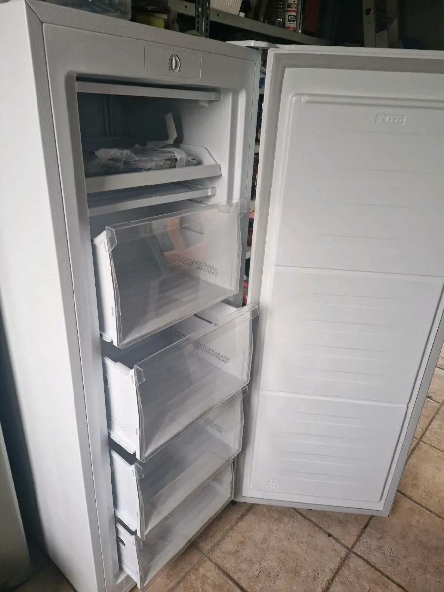 Fridgemaster larder freezer - Image 3