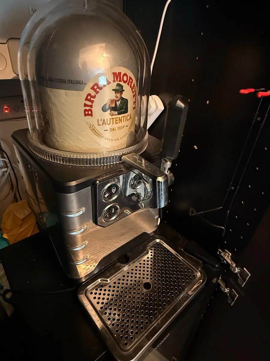 Blade Beer Dispenser