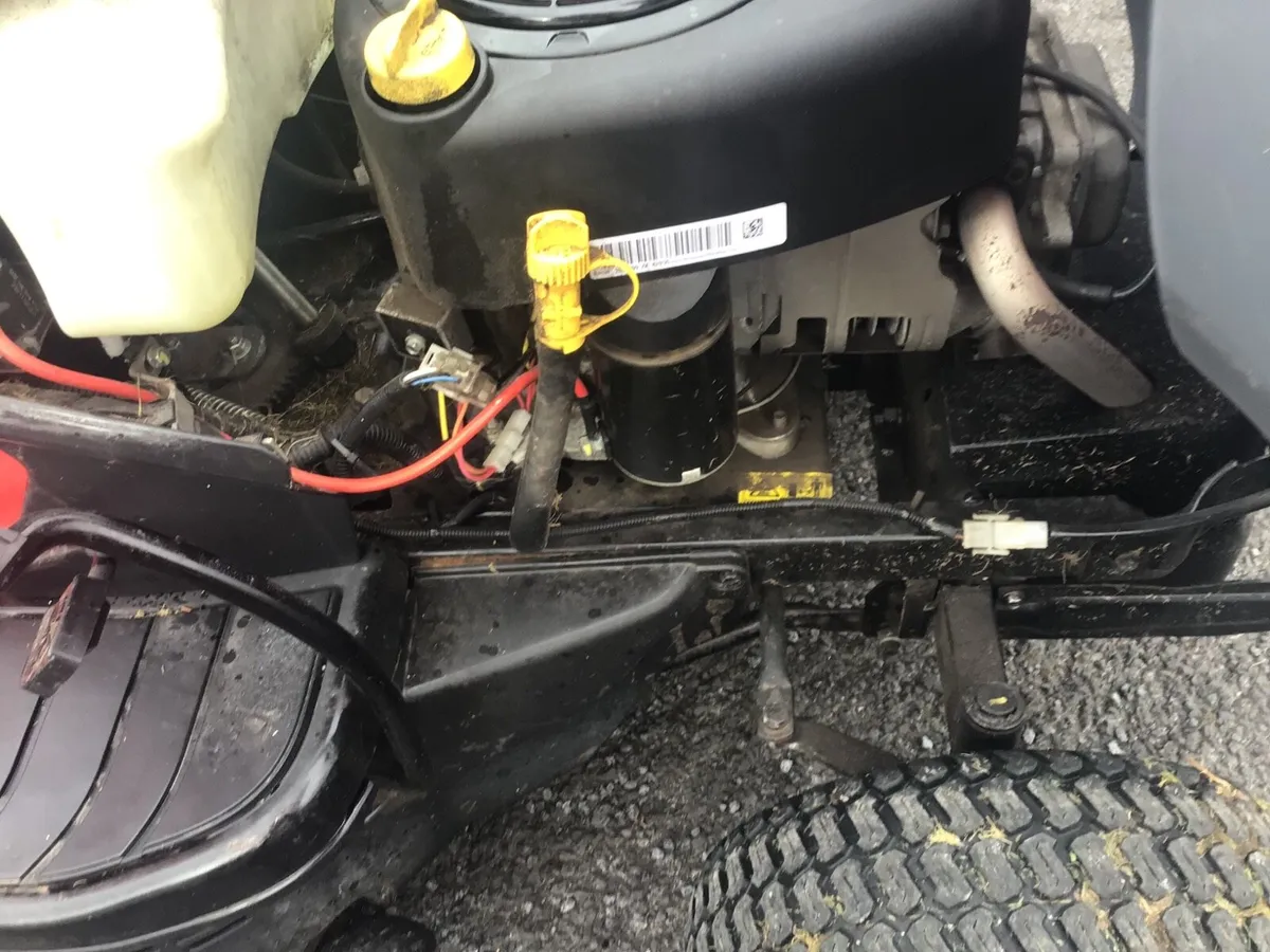 Castlegarden year 2015 hydro ride on lawnmower - Image 3