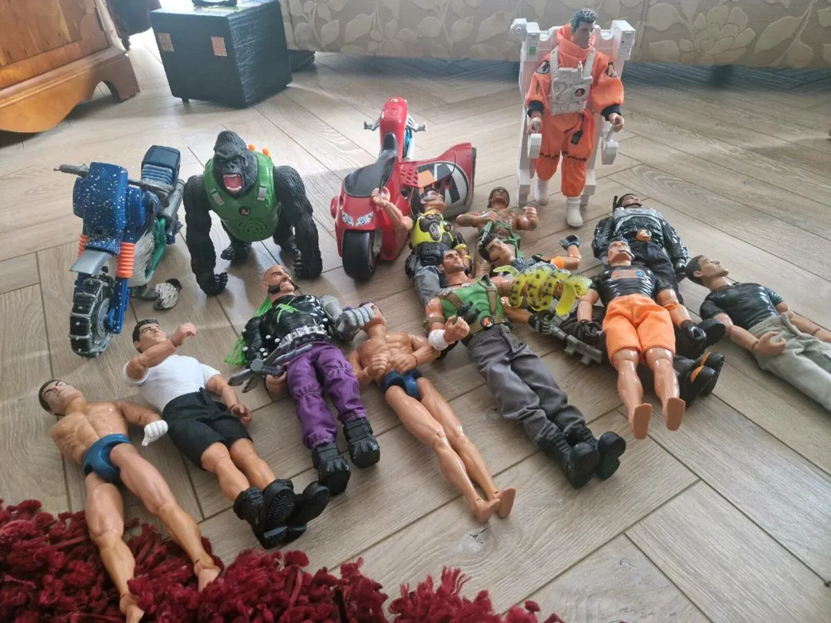 Action Men with accessories - Image 1