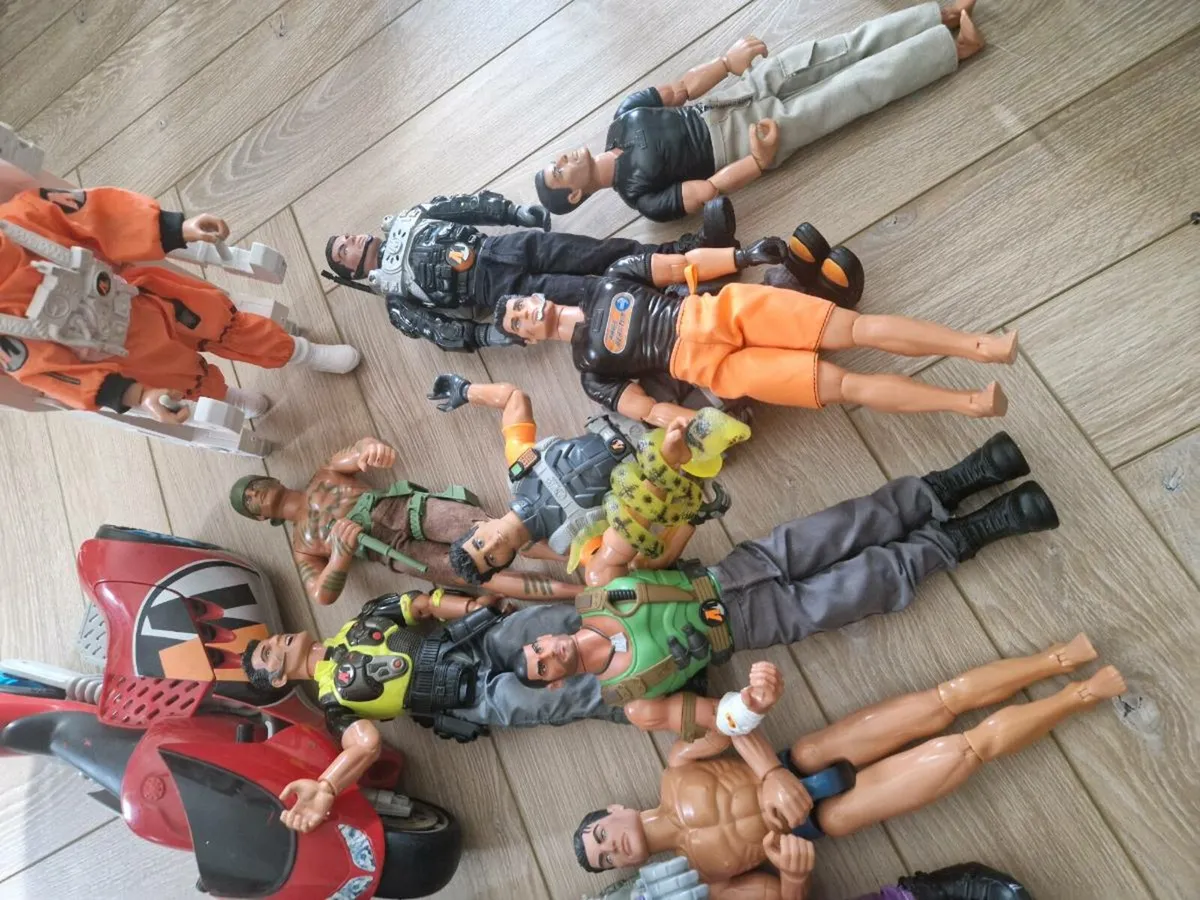 Action Men with accessories - Image 3