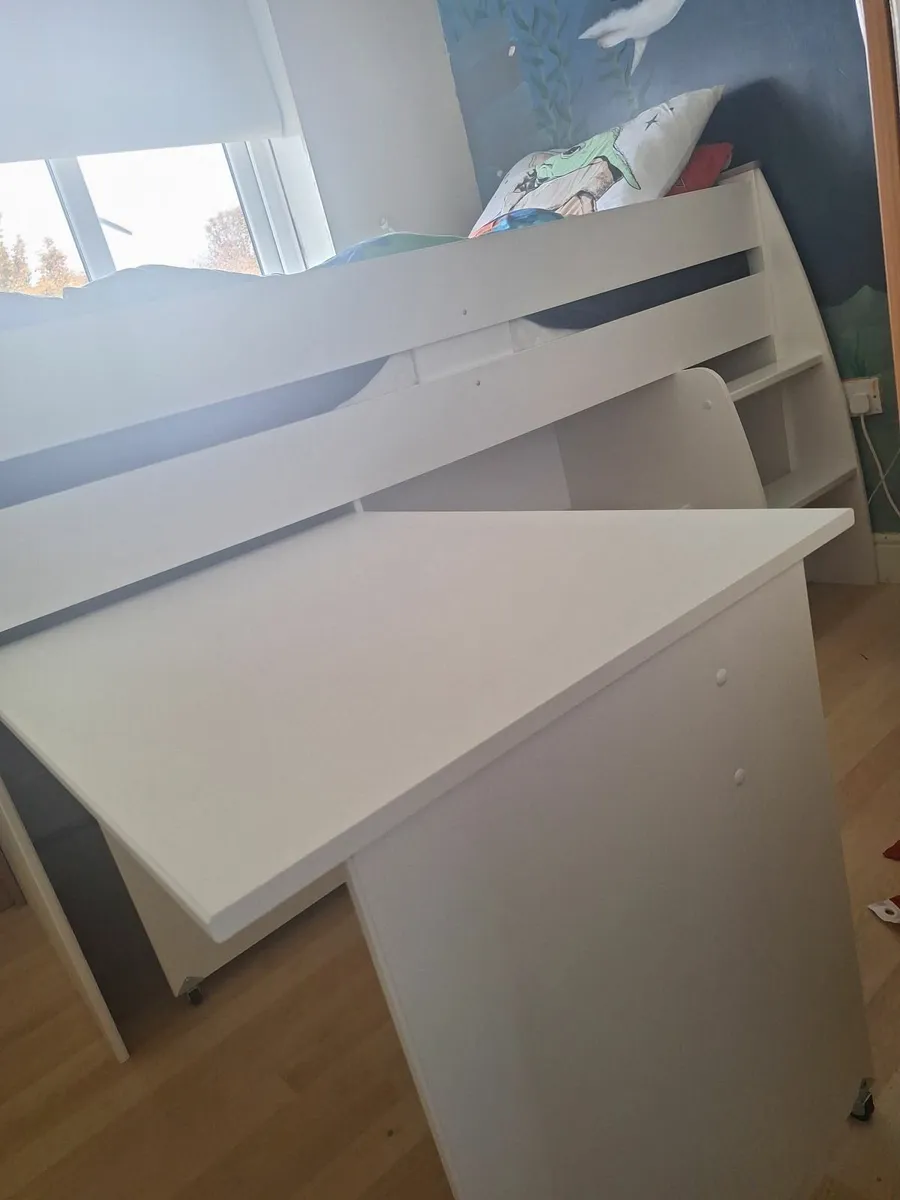 Bed - Image 1