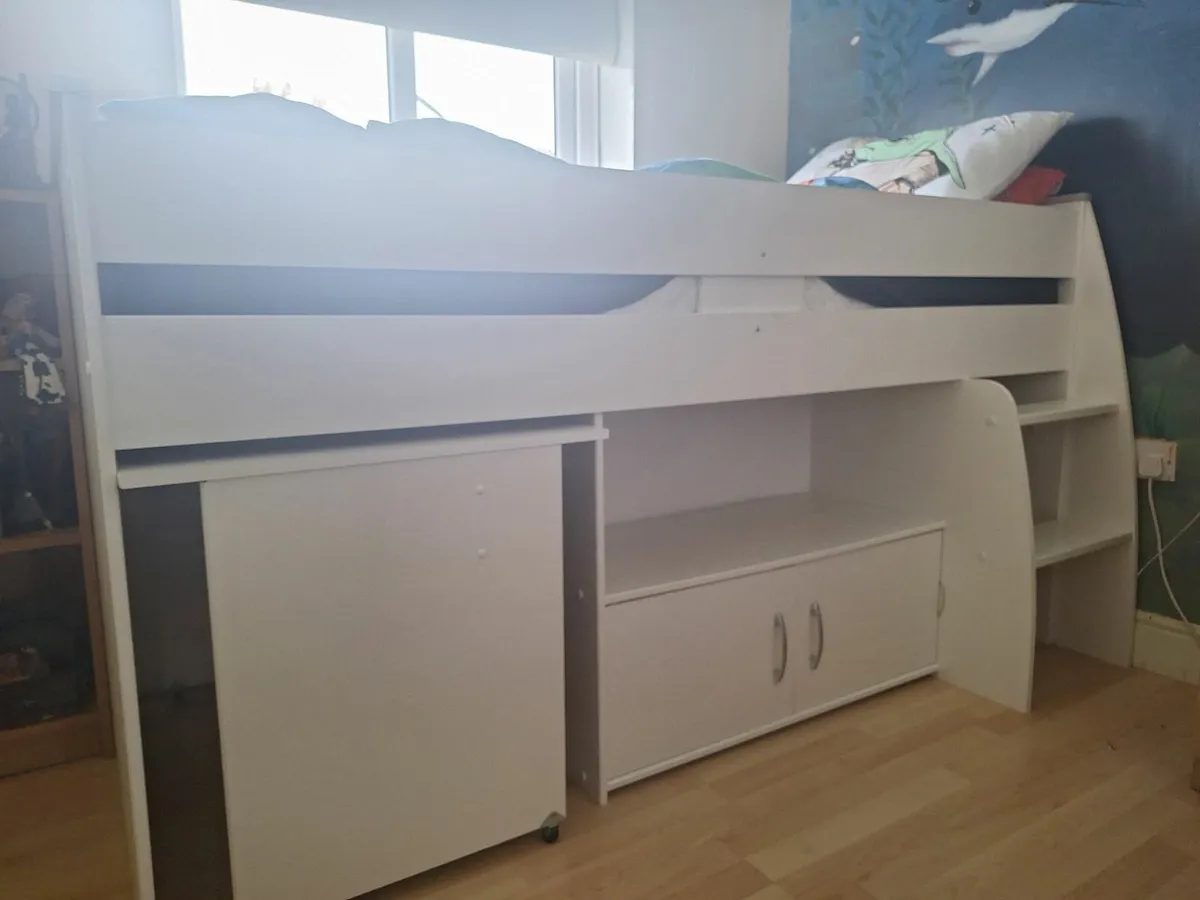 Bed - Image 2
