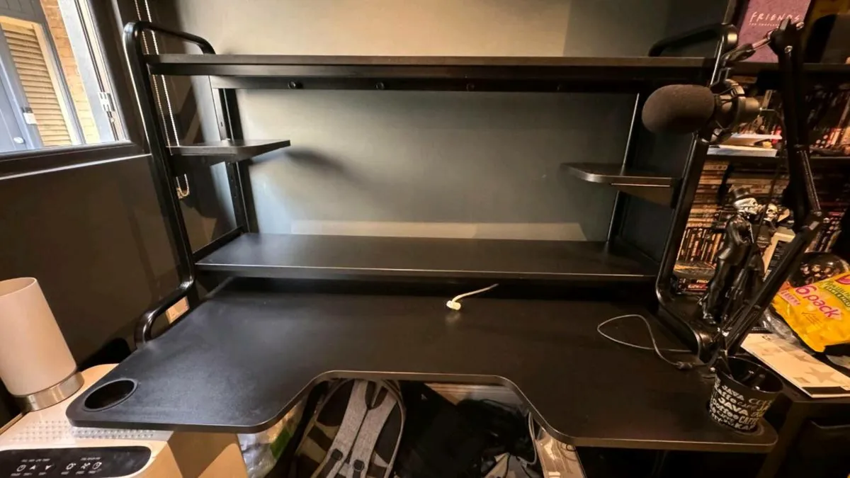 Computer desk - Image 1