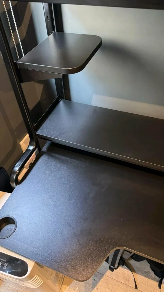 Computer desk - Image 2