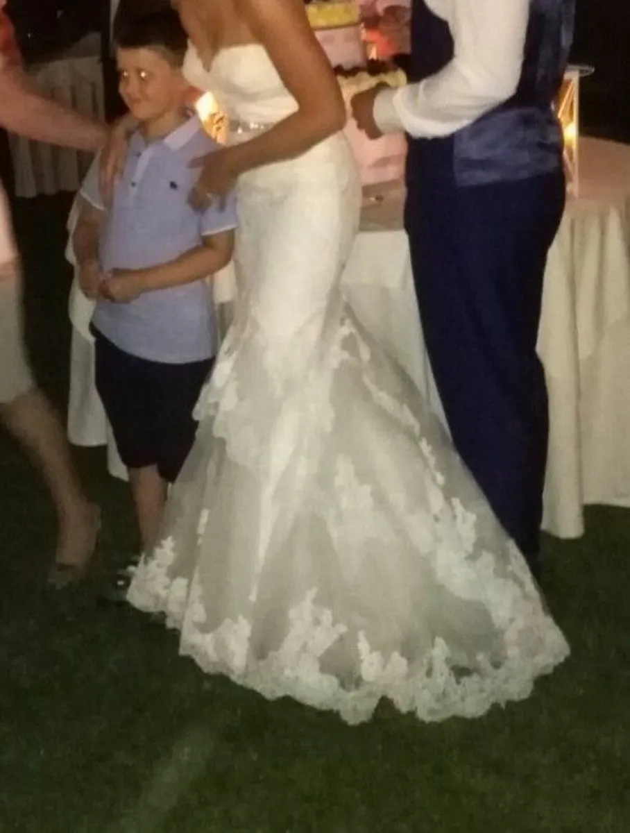 Enzoani Jodie Wedding Dress + Lace Veil, Size 8–10 - Image 2