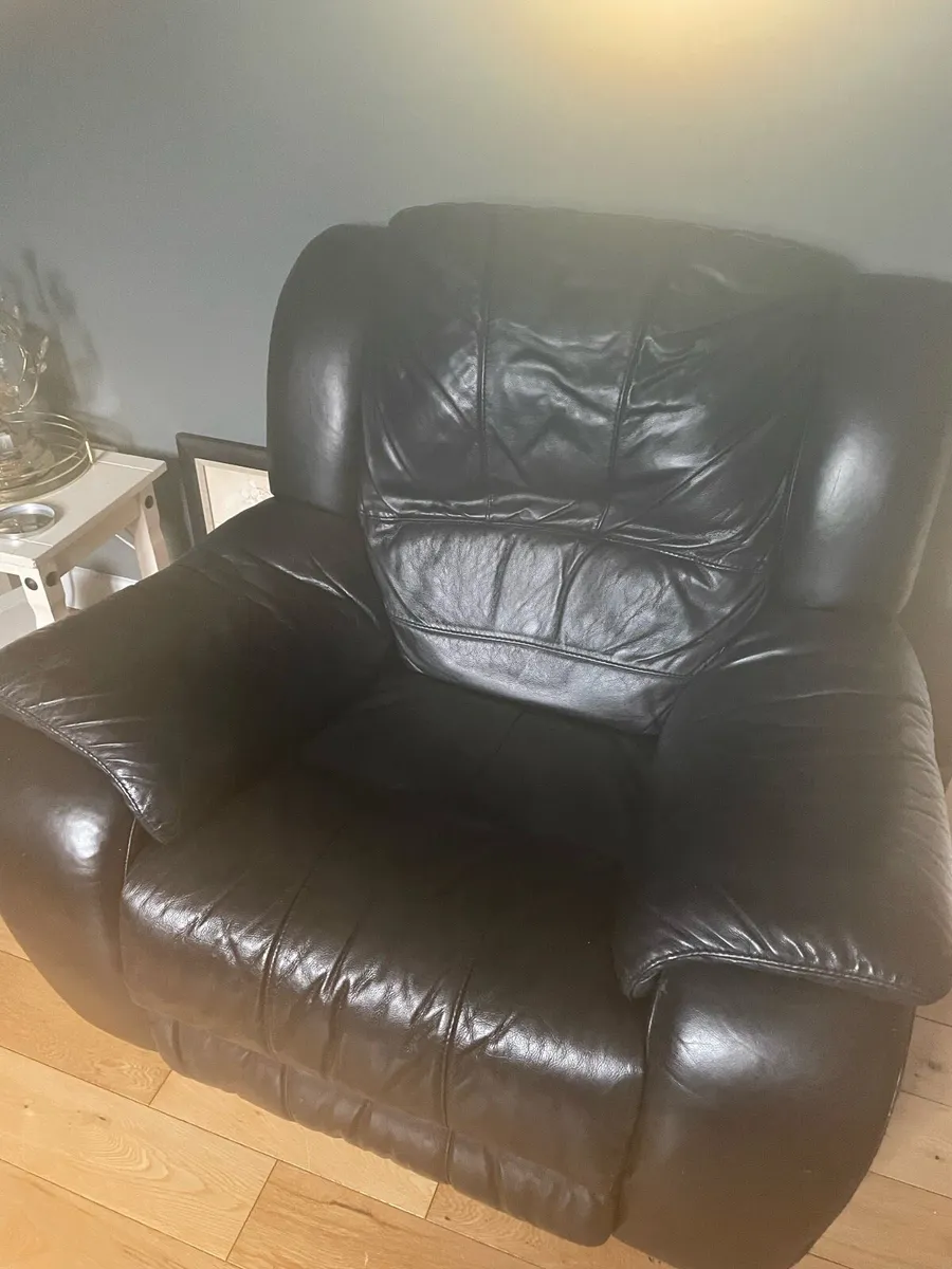 Black leather recliner suite - Image 4