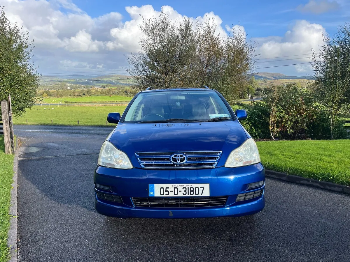 Toyota Avensis Verso - Image 3