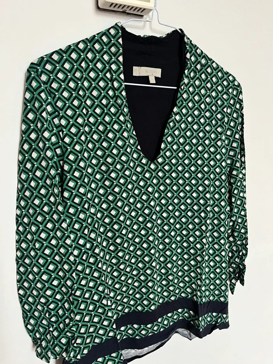 Navy/green top - Image 1