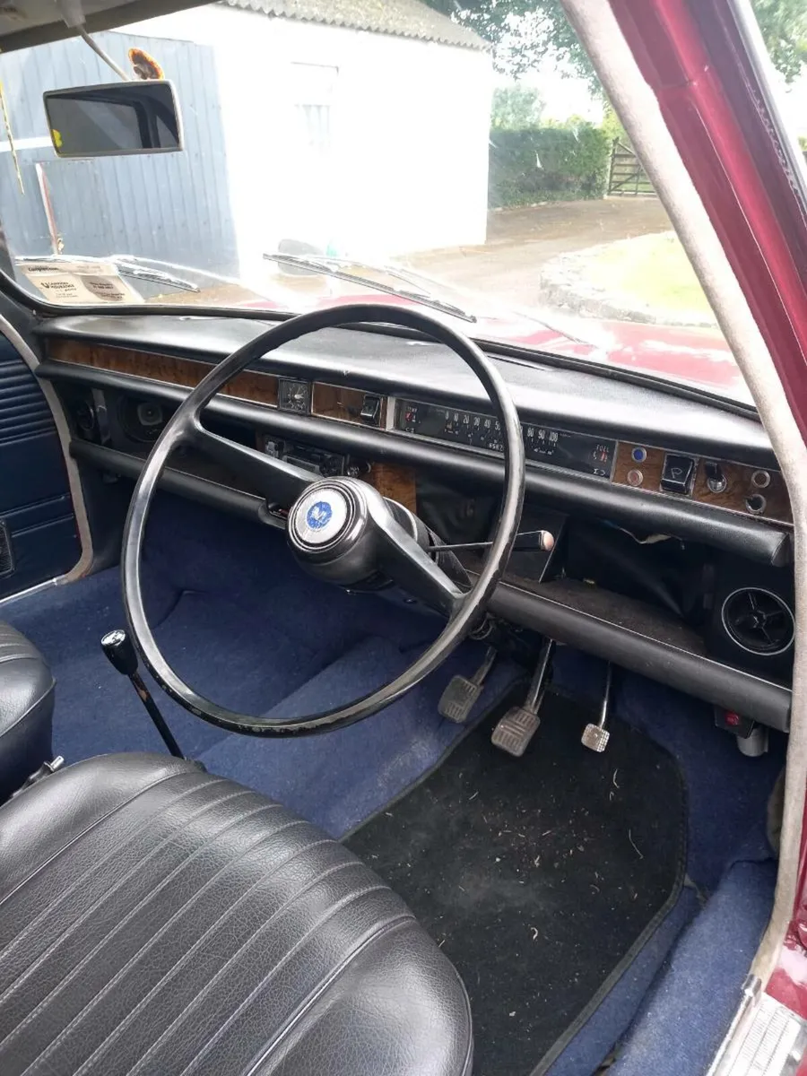 Vintage car - Image 3