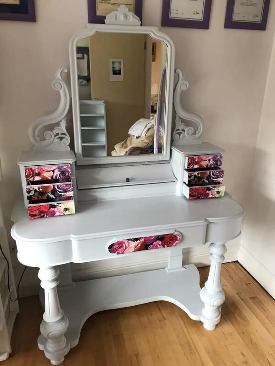 Set Of Matching Bedroom Furniture - Image 1