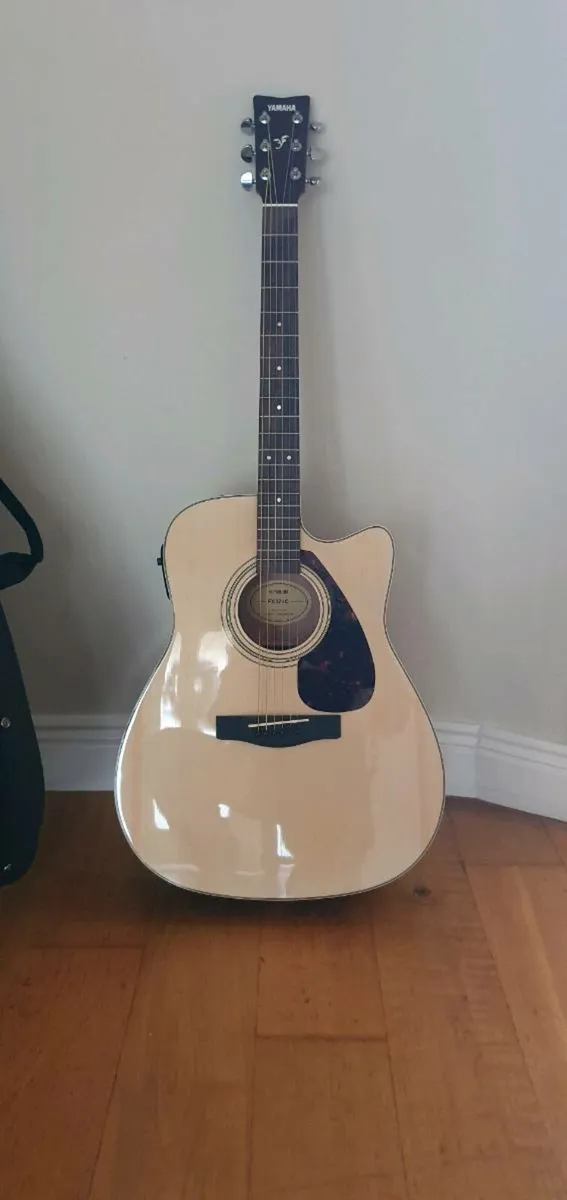 Yamaha Guitar FX37OC - Image 1