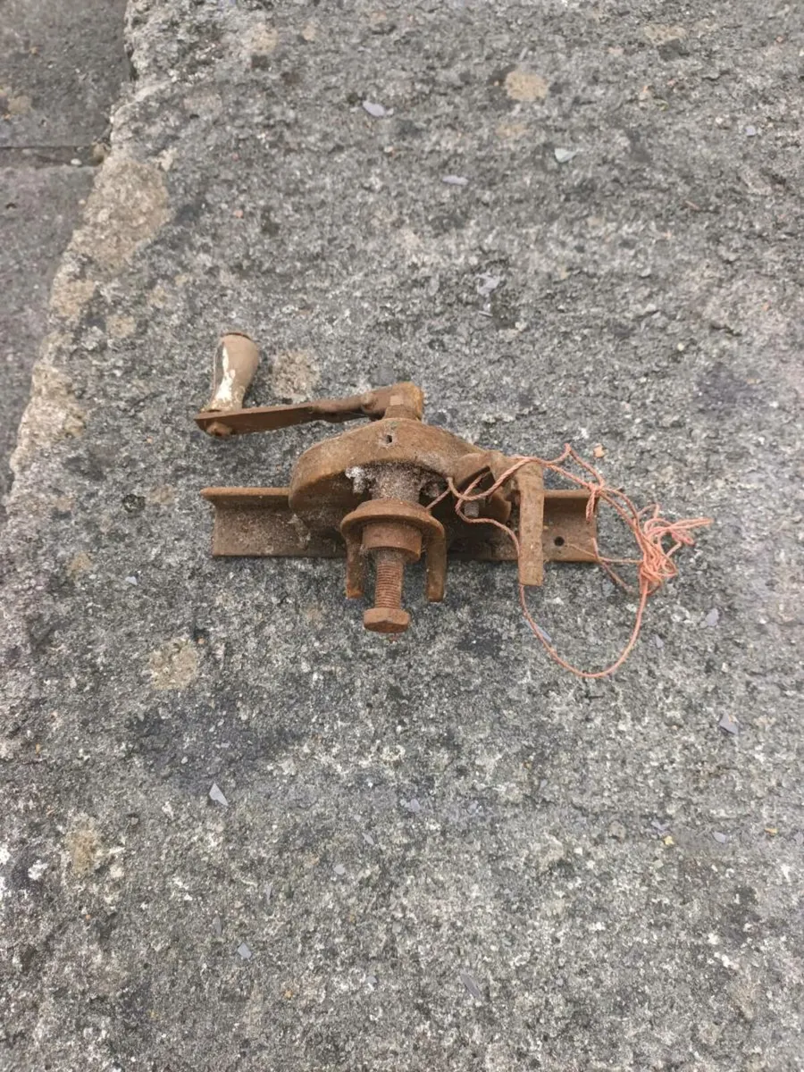 Champion Garage Piece - Image 2