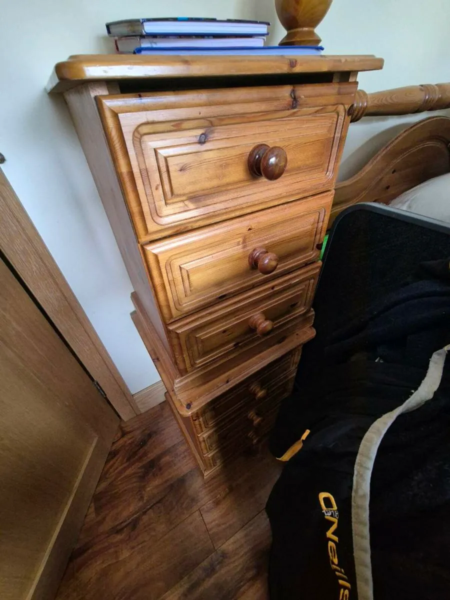 Bedroom furniture - Image 1