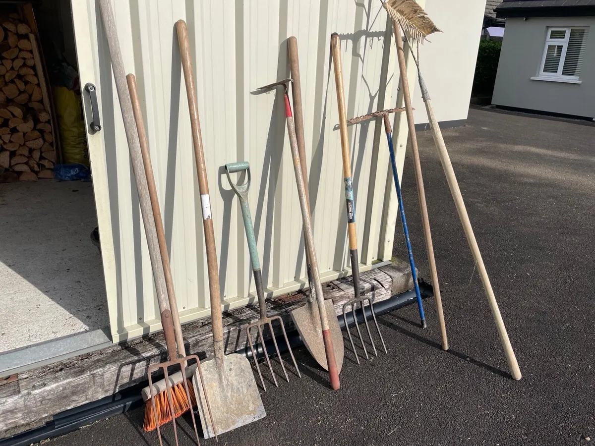 Gardening tools - Image 1