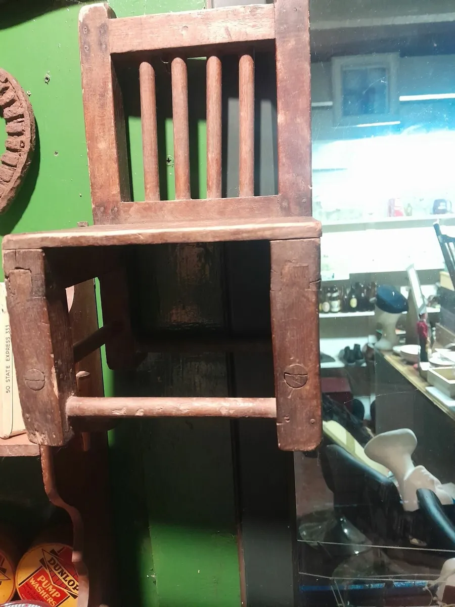 Vintage wooden small welsh chaire - Image 1