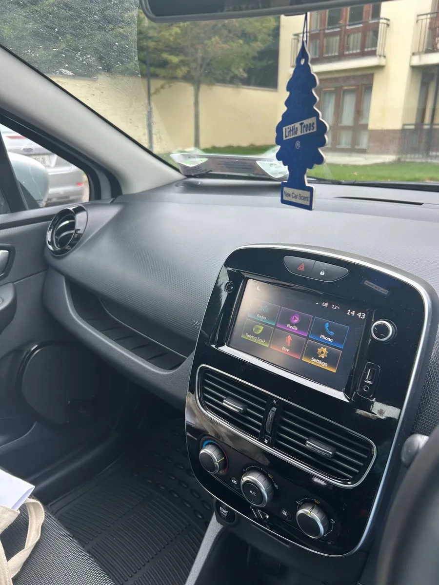 Renault Clio 2017 - Image 2