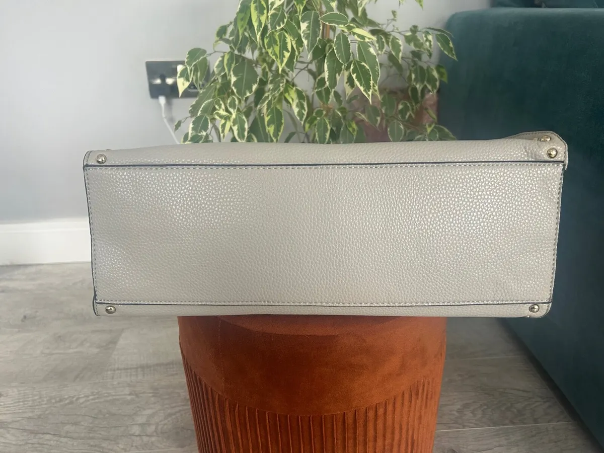 Beautiful handbag - Image 2
