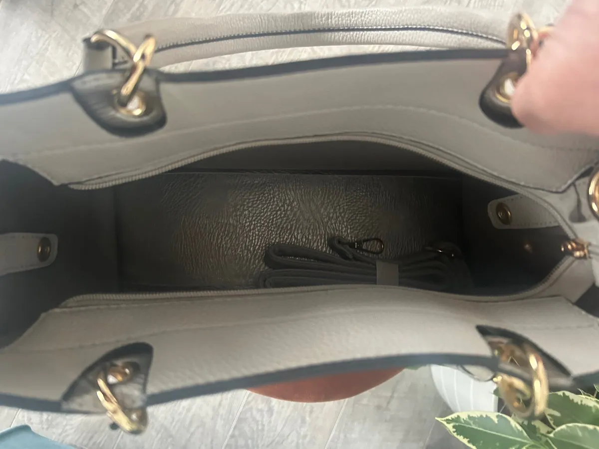 Beautiful handbag - Image 3