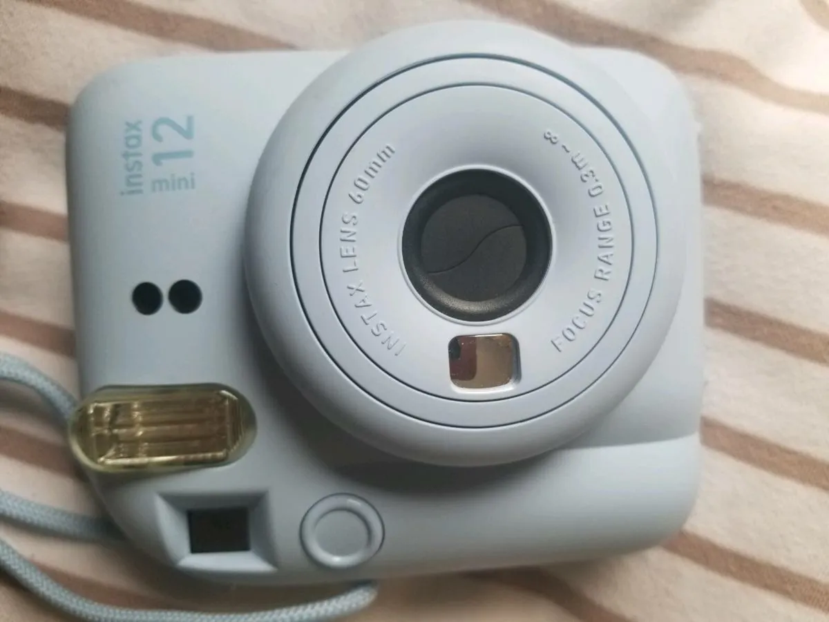 Instax mini including pack of unopened photo paper - Image 1