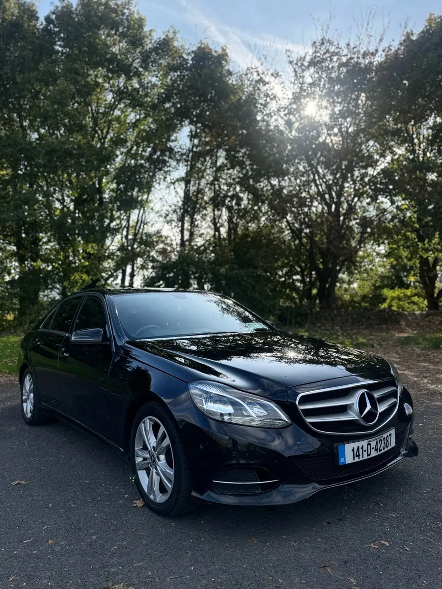 Fully serviced Mercedes E300 Hybrid, Drives perf - Image 2