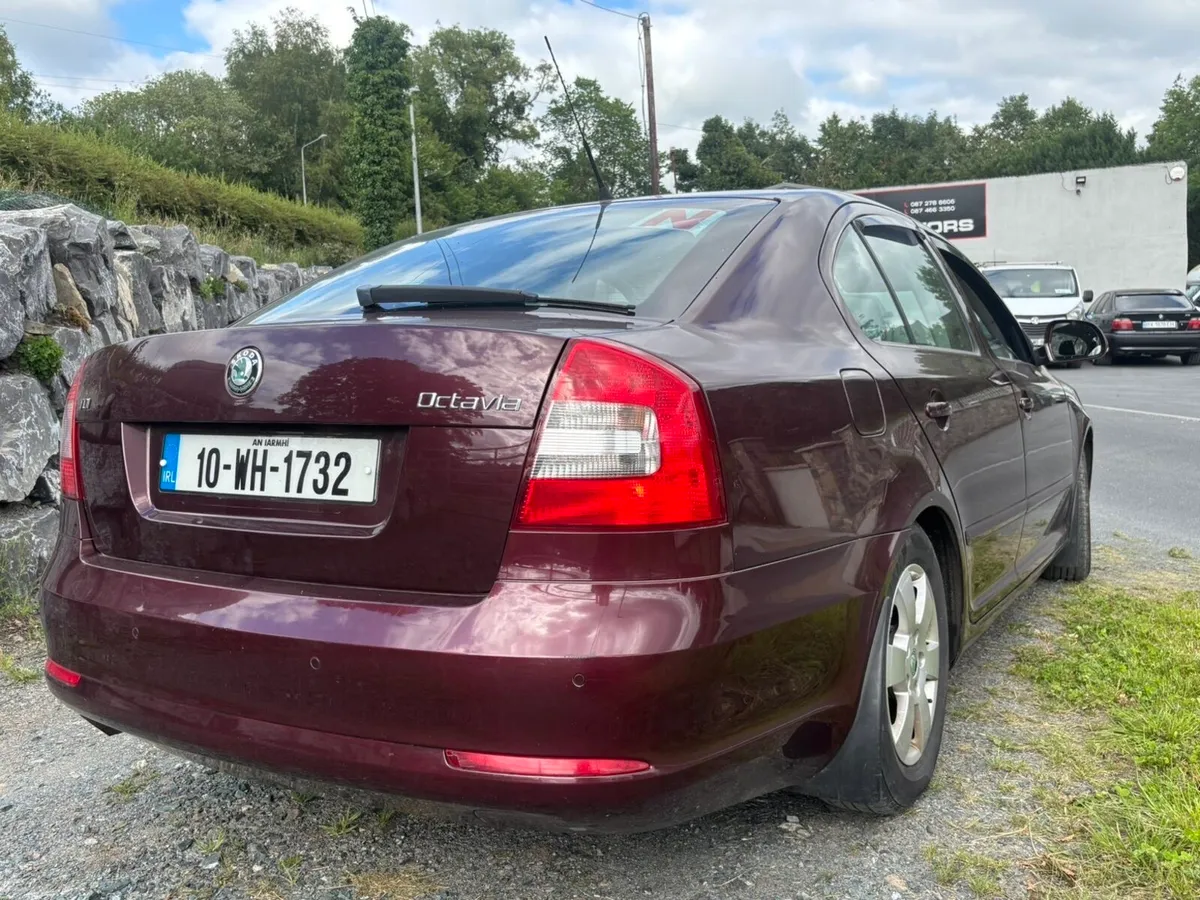 Skoda Octavia 1.6 - Image 1
