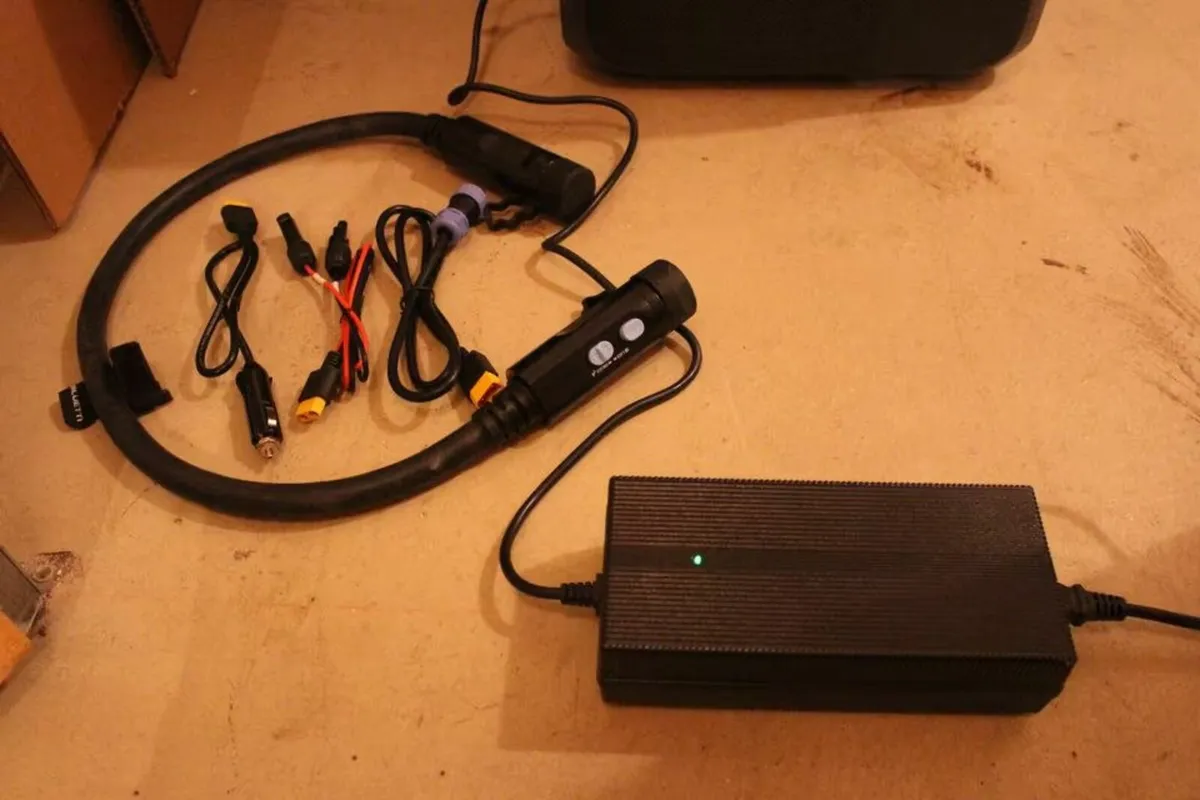 BLUETTI AC200MAX Solar Generator + B230 Expansion - Image 2