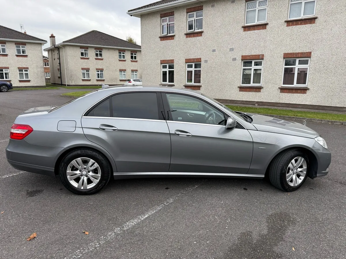 Mercedes E200 Very low miles - Image 2