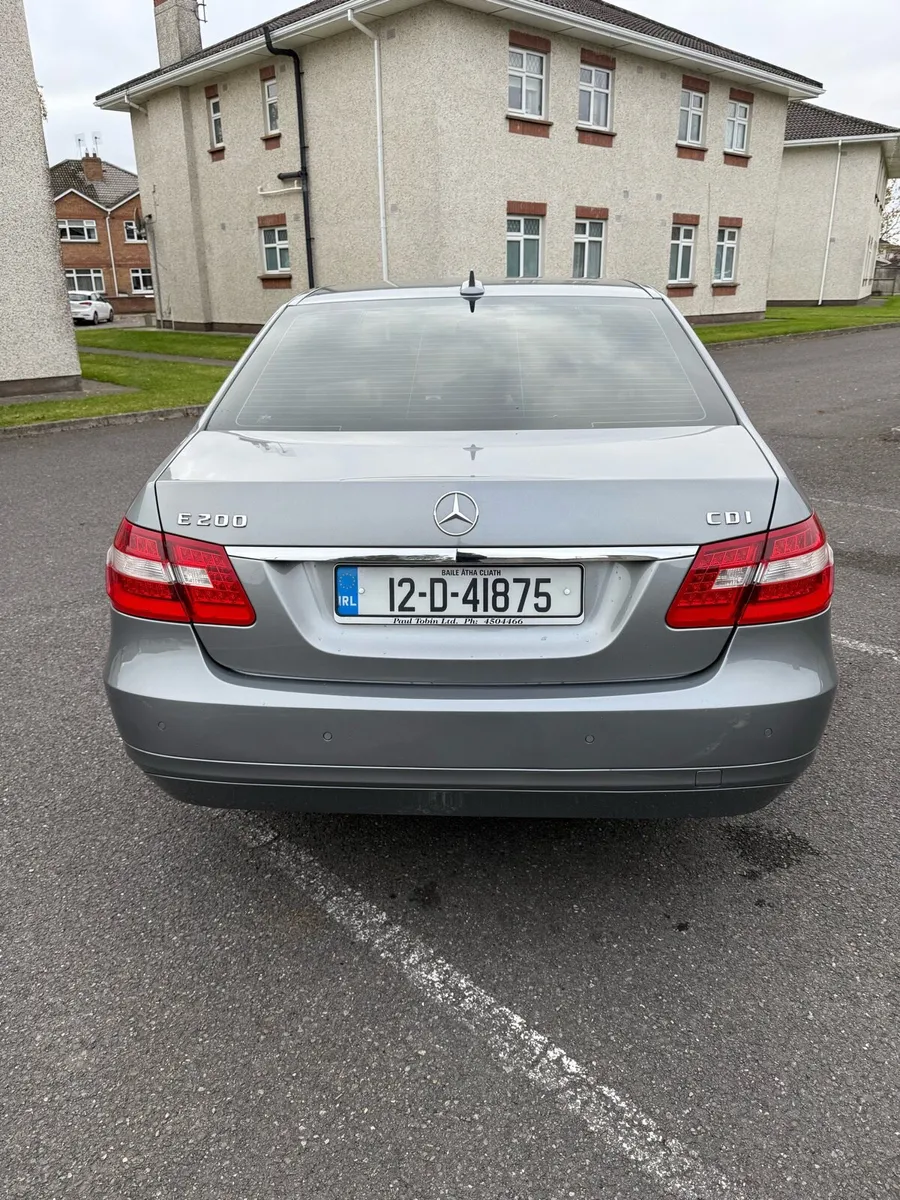 Mercedes E200 Very low miles - Image 3