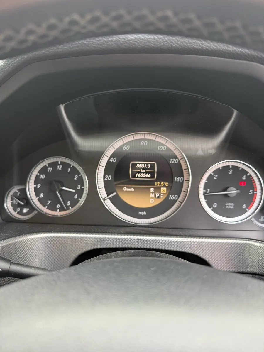 Mercedes E200 Very low miles - Image 4
