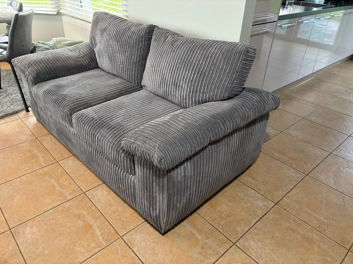 2 seat sofa & 2 armchairs - Image 1