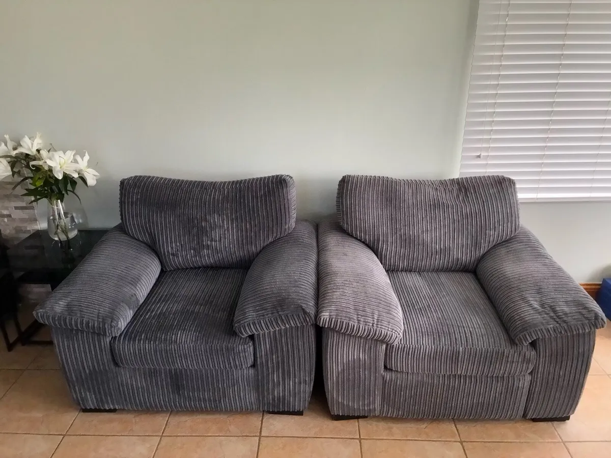 2 seat sofa & 2 armchairs - Image 3