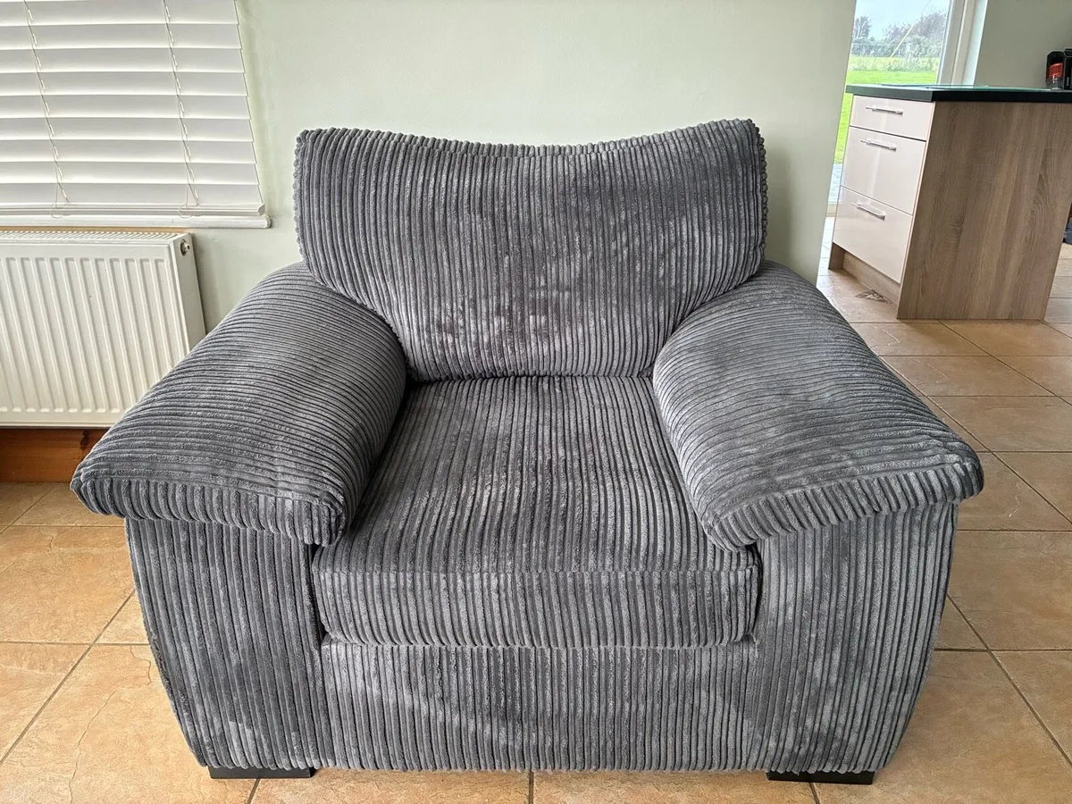 2 seat sofa & 2 armchairs - Image 4