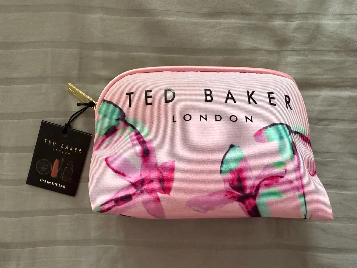 Brand new Ted Baker luxe cosmetic bag - Image 1