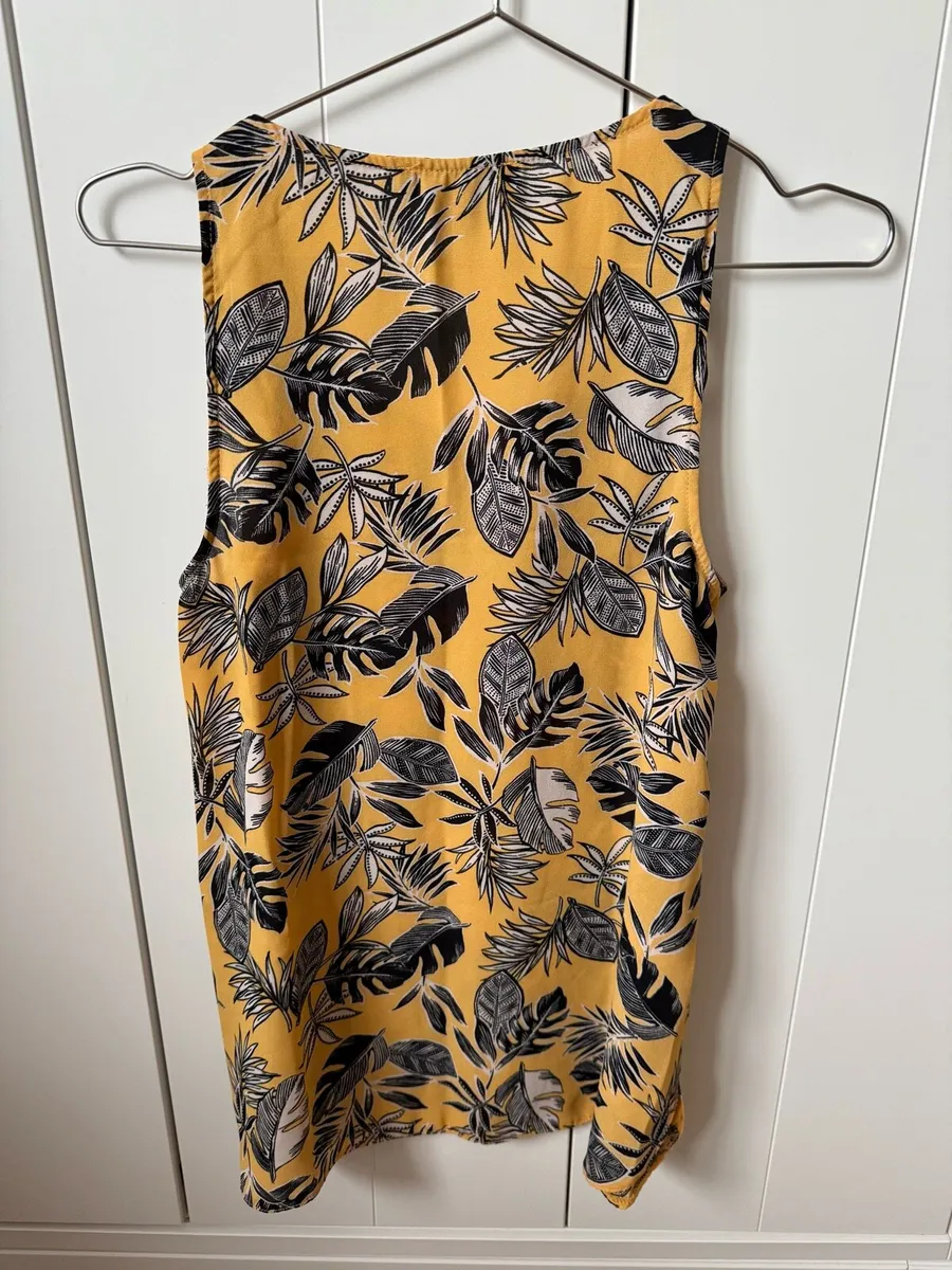 Primark women ladies sleeveless shirt, tank top - Image 3