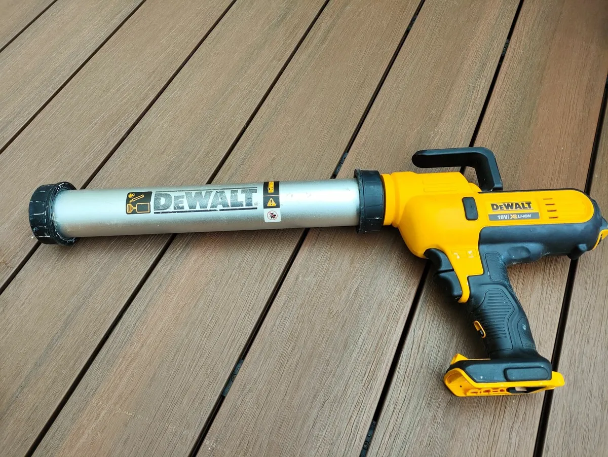 DeWalt dce 580  sausage gun.