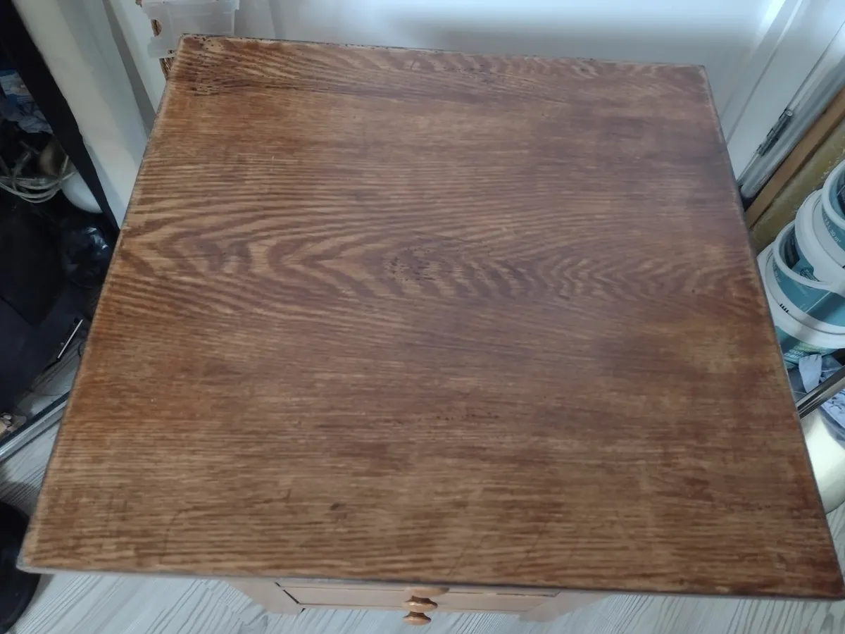 Very heavy solid Oak side table with 3 drawers - Image 4