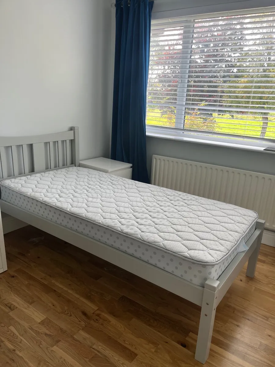Two single beds - Image 2