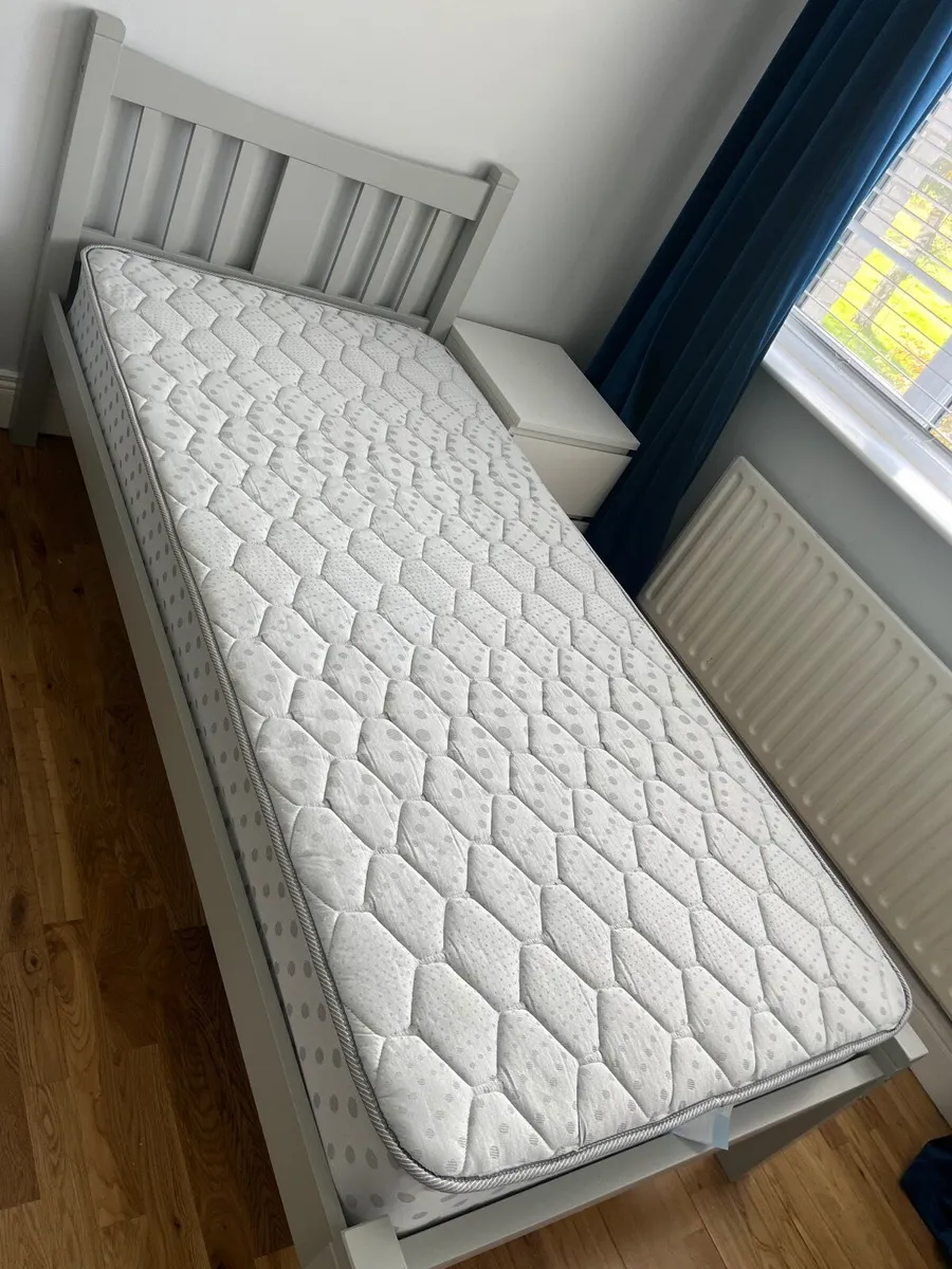 Two single beds - Image 3