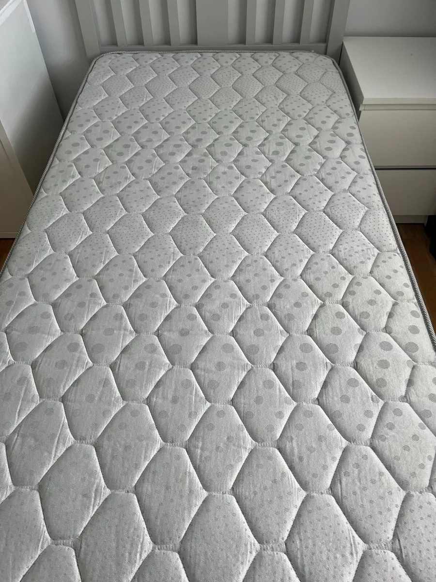 Two single beds - Image 4