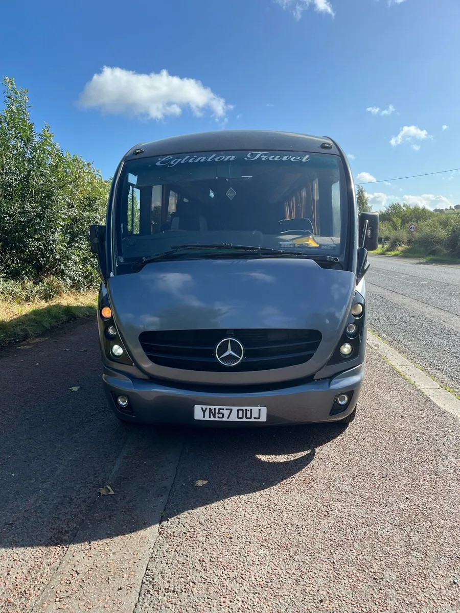 Bus - Image 1