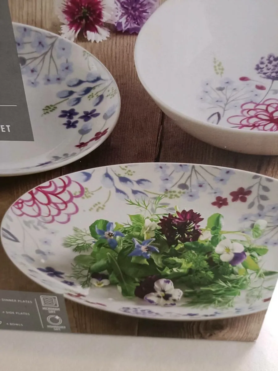 12 Piece Dinnerware Set - Image 4