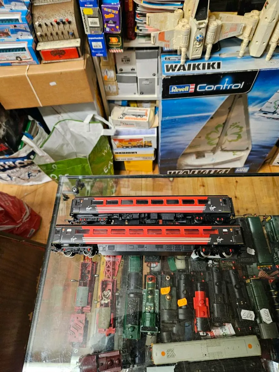 Hornby OO Gauge Carraiges Virgin - Image 1