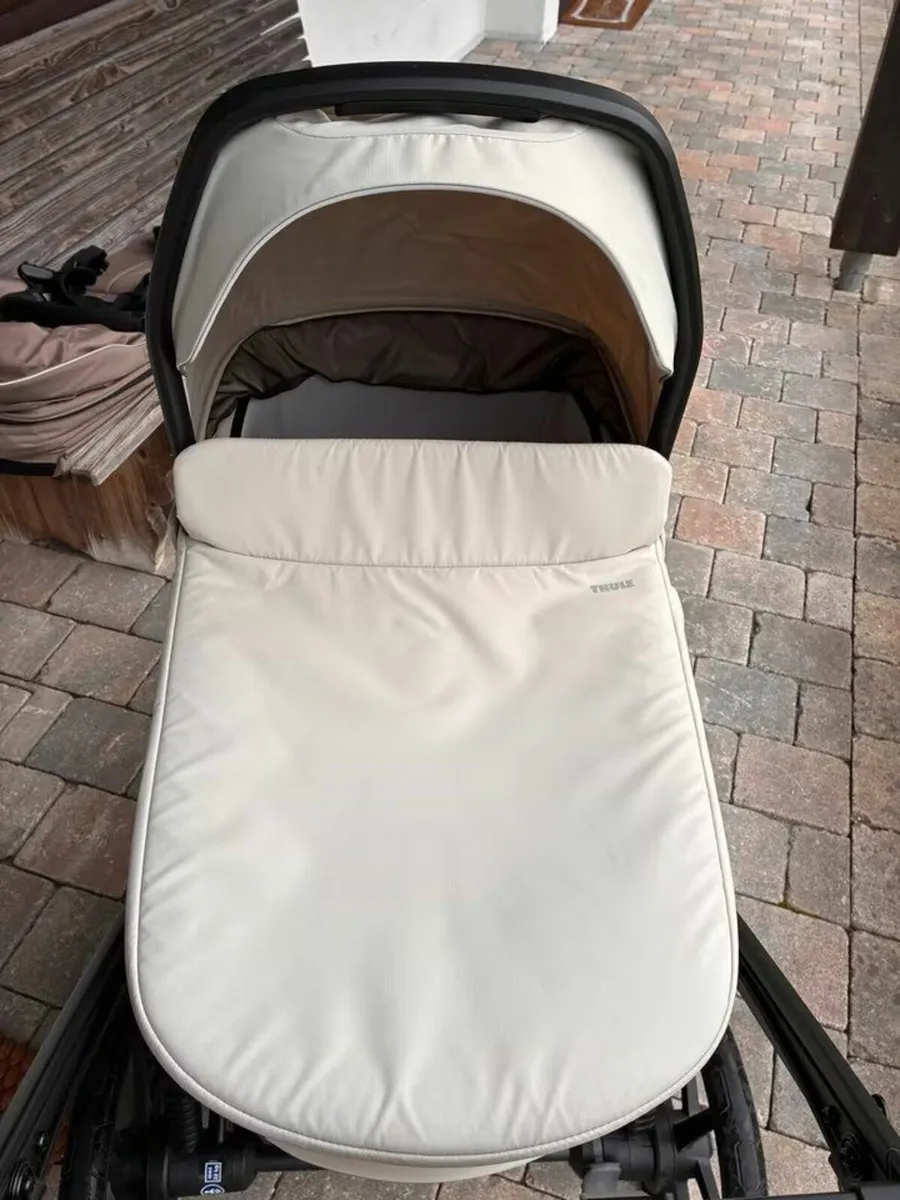 Thule Urban Glide 3 LIKE NEW Including All Acces - Image 2