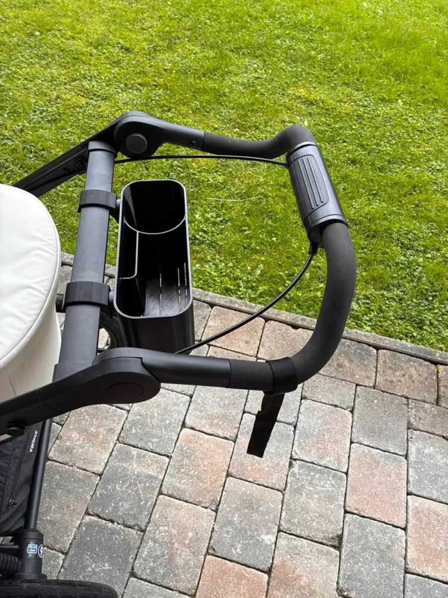 Thule Urban Glide 3 LIKE NEW Including All Acces - Image 3