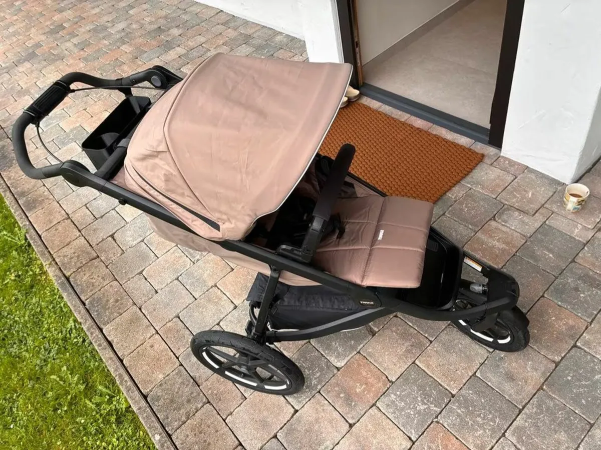 Thule Urban Glide 3 LIKE NEW Including All Acces - Image 1
